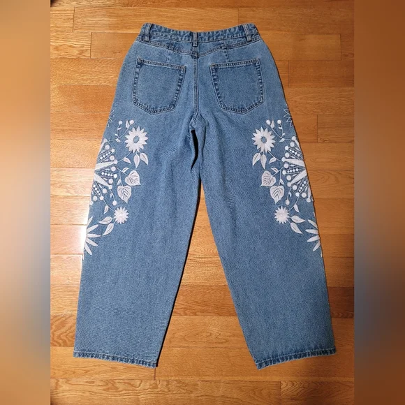 Floral Embroidered Midrise Barrel Jeans - Picture 6 of 14
